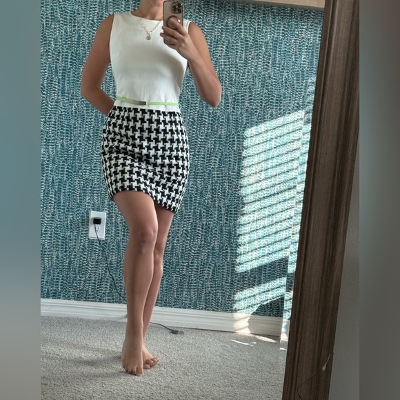 RARE Vintage Louis Feraud Black and White Mini Dress with Green Belt - Picture 1 of 4
